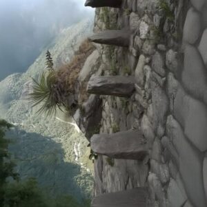 The Floating Steps of Huayna Picchu: An Ancient Engineering Mystery Above the Clouds
