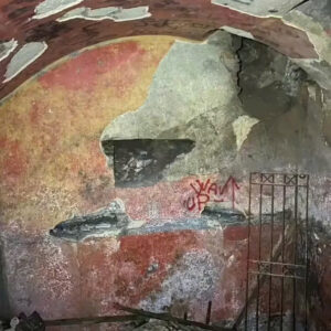 THE SECRET BENEATH THE GYM FLOOR: ITALIAN TEENAGERS UNCOVERED A LOST ROMAN MANSION HIDDEN FOR 1,800 YEARS 42 2aOboQci6556LH411Rei058TcrA6TLXVogGoMflA