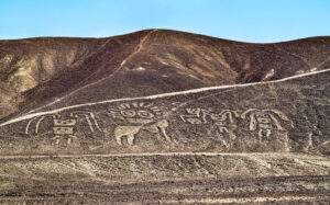 The Giant Eyes in the Desert: The 2,500-Year-Old Figure Watching Peru From the Sand 12 2aOboQdjd4JcBaXtcy81iaKwiA5JE8BvHfZCQkCG